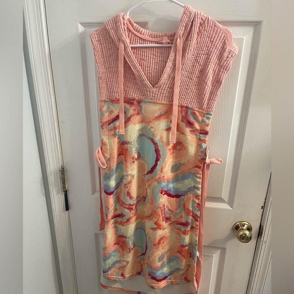 Free people coral 🪸 and water color/ tie-dye 
Look Hoodie and pant set new